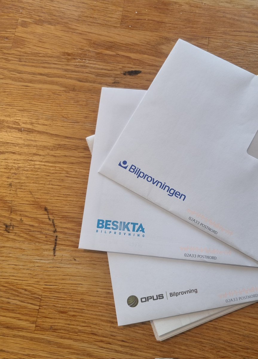 Är det här rimligt? Vem gynnar det? Alla tre har samma pris med identisk rabatt med i princip samma villkor och utför samma tjänst med likvärdiga resultat