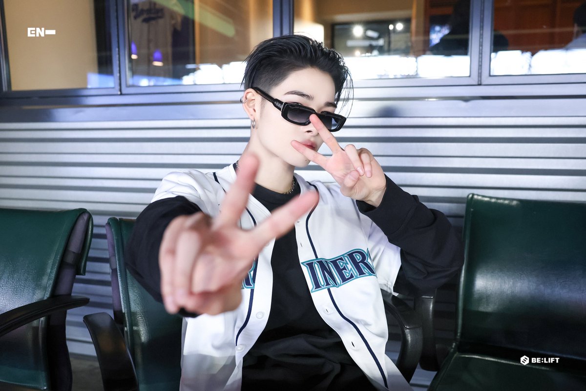 달 tweet media