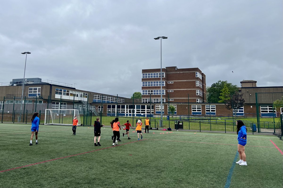 Welcome to the Summer term! ☀️

Yesterday we welcomed Year 6 students from Drayton Park primary school for their transition afternoon!

Our Year 10 Sports Leaders led on lots of sessions for our visitors throughout the afternoon! Awesome efforts from them all. #SHLASport 👏🏼