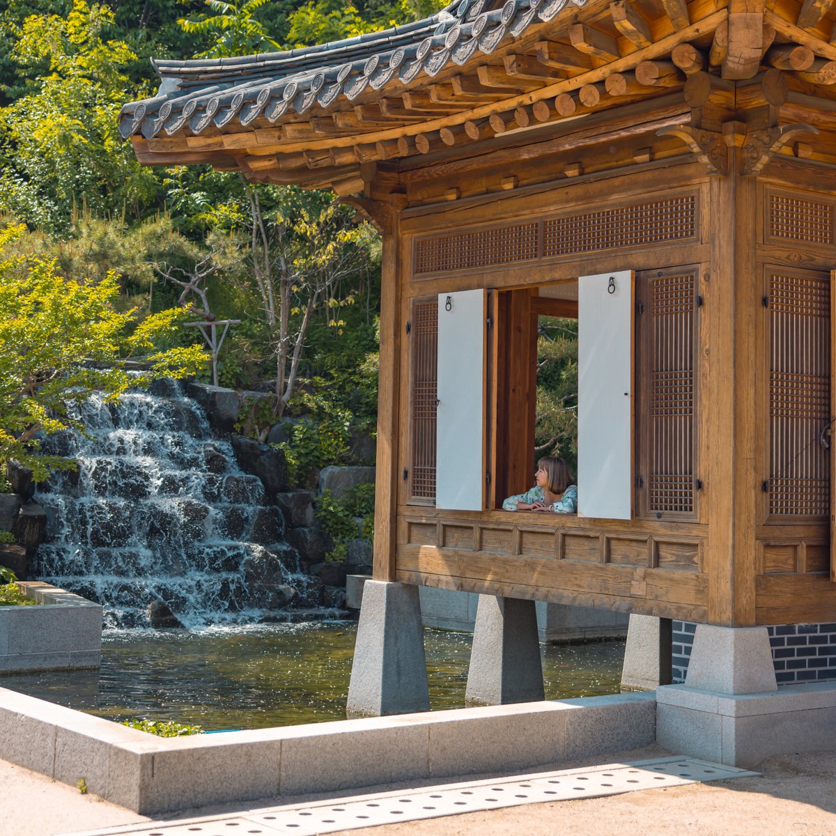ห้องสมุดบ้าน Hanok ลับๆในโซล ย่านจองโน Cheongun Munhak Library (청운문학도서관) ไฮไลท์คือมุมหน้าต่างริมน้ำตก อ่านหนังสือฟังเสียงน้ำตกไหลฮีลใจสุดๆ ใครมีเวลาเดินเทรลเขาอินวังซาน⛰️ได้นะ 

แผนที่ >> naver.me/FLHXuXDa

#รีวิวเกาหลี <a href="/Review_korea/">รีวิวเกาหลี</a>