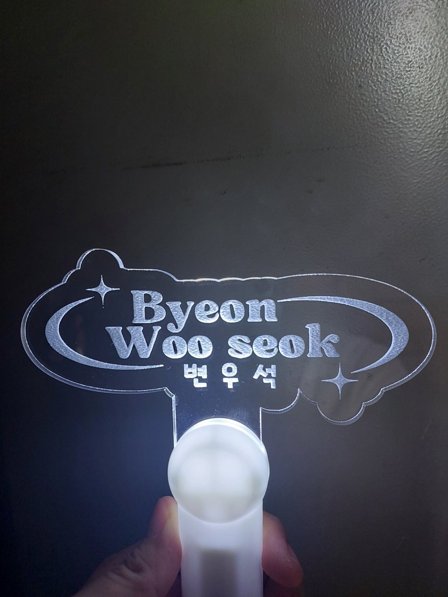 alllightforyou's tweet photo. รุ่นนี้แท่งไฟ1สี เลือกสีเองได้นะค้า แบบนี้แท่งละ250บาทมีพร้อมส่งเลยค่า
#ตลาดนัดอูเชทง #2024byeonwooseokfanmeetinginbangkok #byeonwooseokfanmeeting https://t.co/4cOewy8T9N
