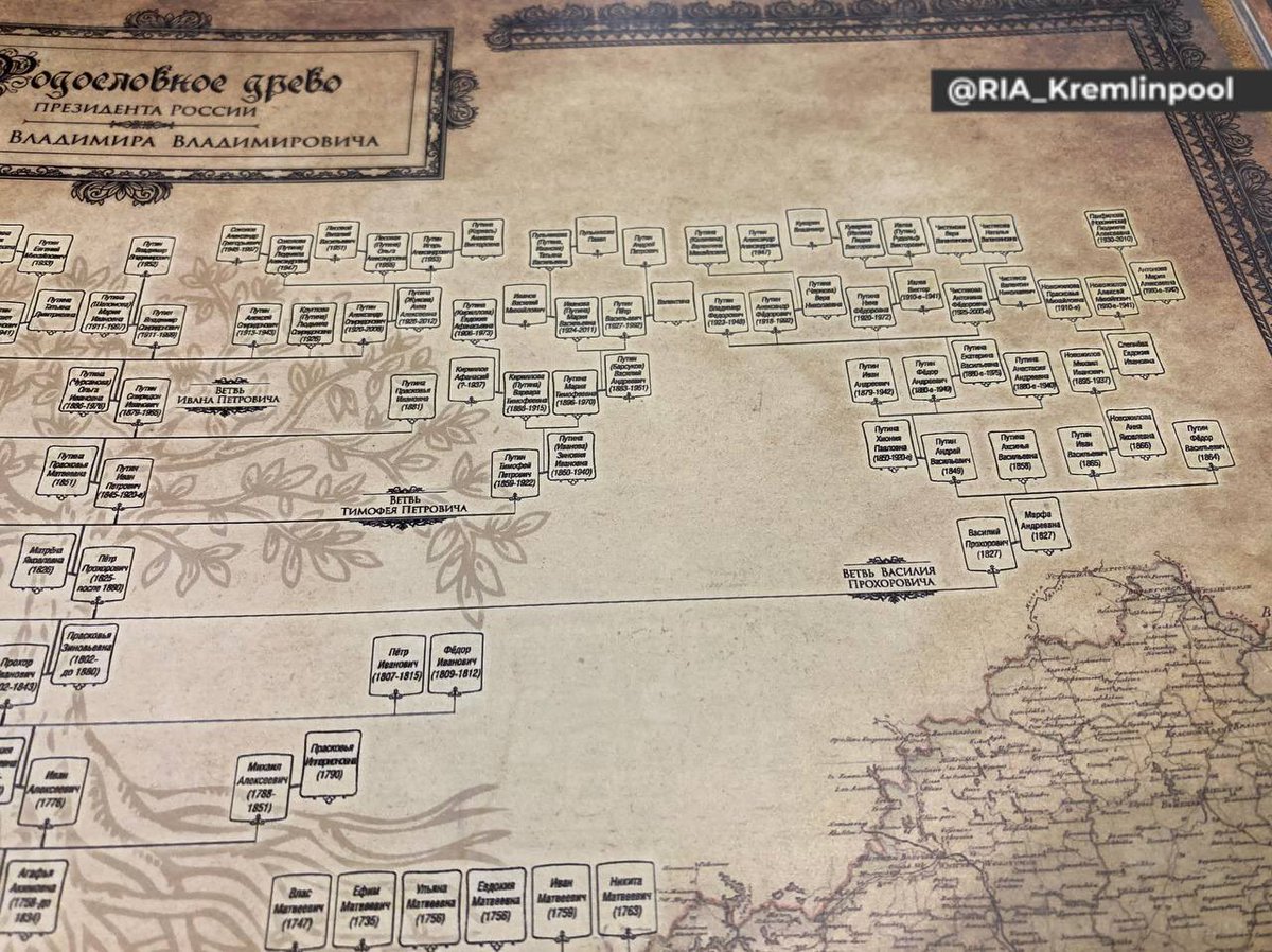 Zlatti_71's tweet photo. 🇷🇺 Putin’s family tree was shown at SPIEF

▪️ It is presented at the stand of the Christian House of Family Traditions. 

▪️ This study was ordered by Vladimir Putin’s second cousin Alexander. He noted that, according to the results of a genealogical examination, the Putin family originates from the Tver region, their ancestors were Tver peasants. - Ostashko reports