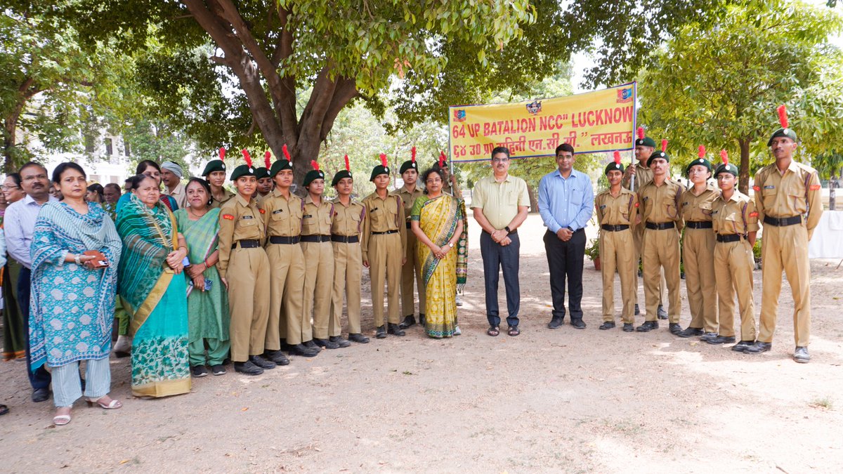 dswlkouniv's tweet photo. #WorldEnvironmentDay‌ Hon'ble Vice Chancellor @profalokkumar planted and distributed tree in the Tagore Lawn @lkouniv https://t.co/MaFOXJnhqz