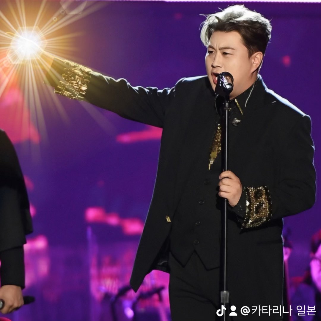 찬란하게 비치인다!
태양, 나의 태양
너의 얼굴에 반짝인다!

김호중 영원히 빛날 아리스의 별 응원합니다 
#김호중 
#김호중_오솔레미오 #TVAROTTI #ARISS