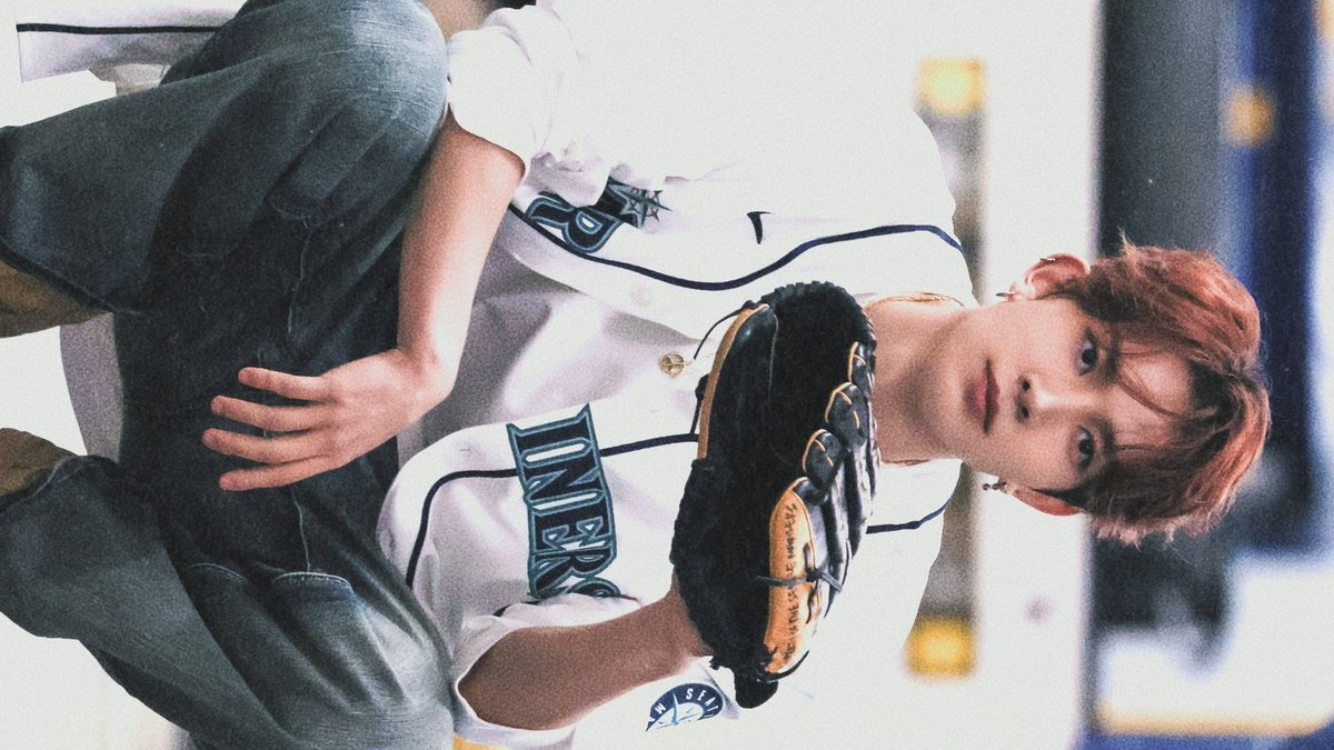 PR0DHEE's tweet photo. baseball date with heeseung —  ⚾ https://t.co/FT5pm5vHFi
