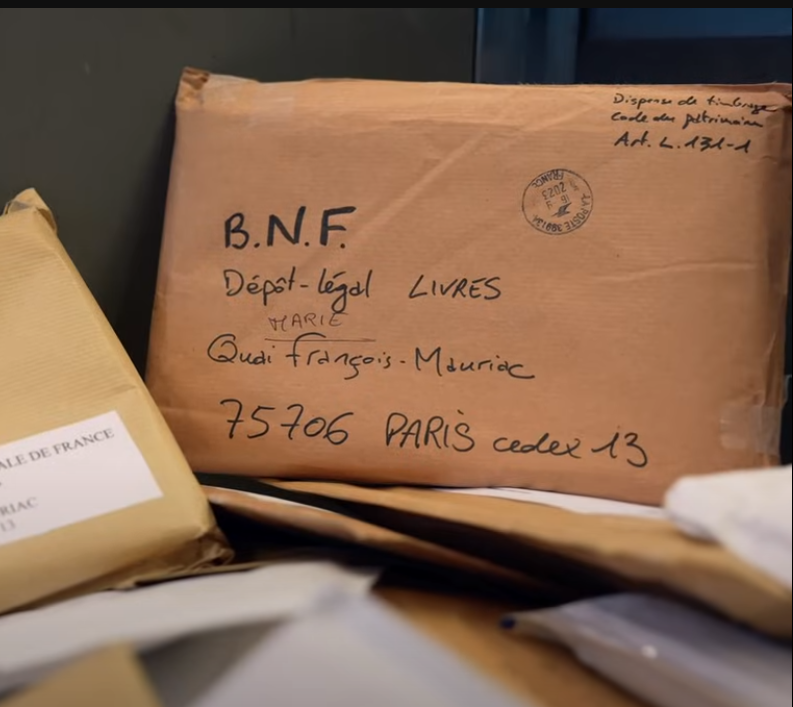 laBnF's tweet photo. 📚Pourquoi et comment conserve-t-on les livres ?

Pour son documentaire « A vif », @Jeannotselivre est venue sur le site François-Mitterrand découvrir les métiers de la chaîne du livre @laBnF. La première partie est disponible sur YouTube : https://t.co/y1mgMTsGhB https://t.co/YBjuqnb3Jv