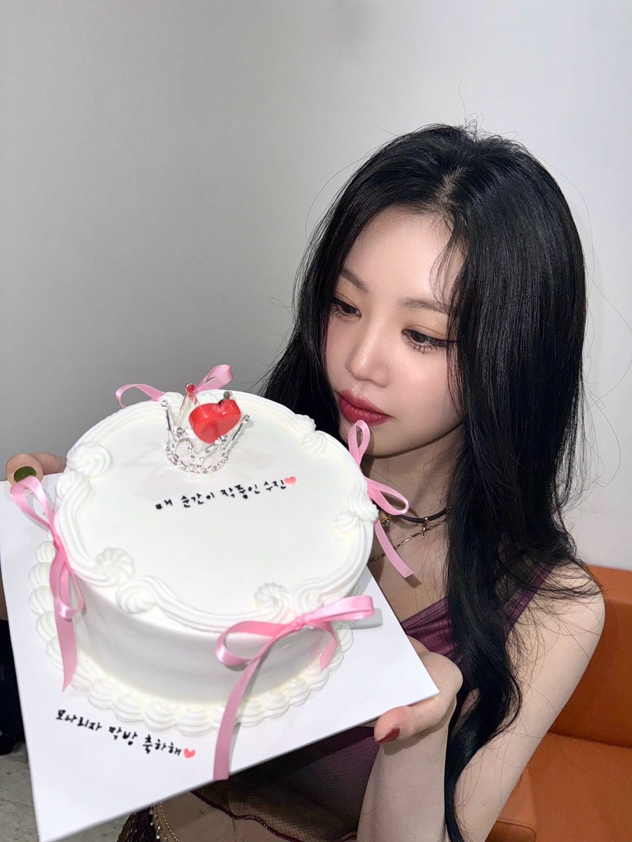 [#수탱데이📸]
2024.06.05. 🧚‍♀️👑

#수진 #SOOJIN #RIZZ #MONALISA