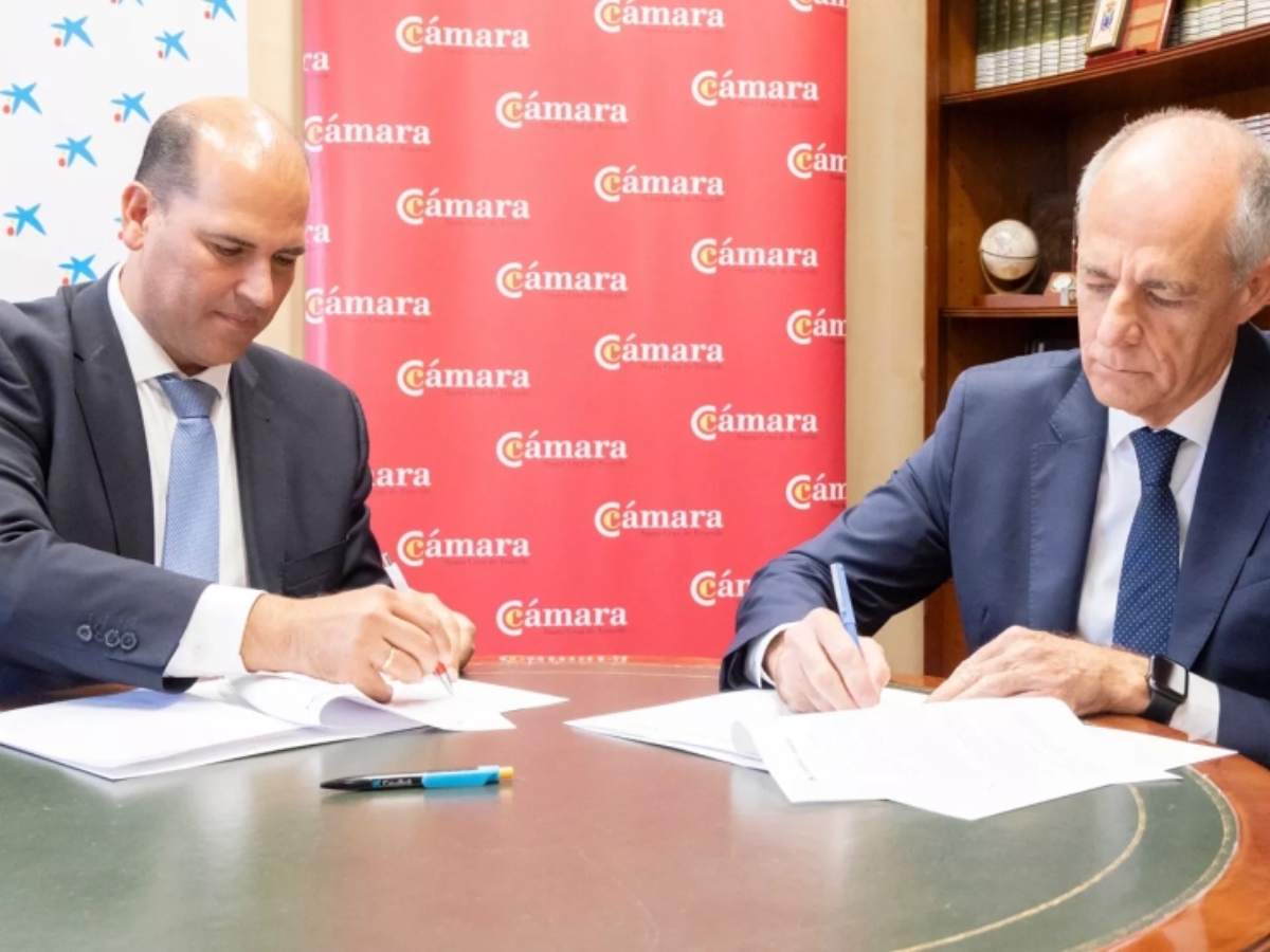 CABK_Dualiza's tweet photo. 🏖️Firma del convenio de colaboración con el objetivo de promover la #FPDual en #Tenerife
#CABKDualiza y @camarasctfe se unen para que empresas y estudiantes canarios aprovechen las oportunidades de la #LeyFP https://t.co/O4Wf725CJq
