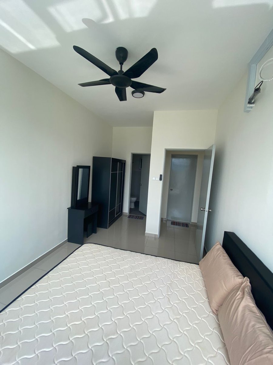 faeezza's tweet photo. Anyone looking for rumah sewa nearby KL area Selayang/Kepong, please contact me. 
Partially furnished new unit, 3 rooms 2 bathrooms, available July onwards. 
Rental: RM 1400 including maintenance https://t.co/fRybSEY5qw
