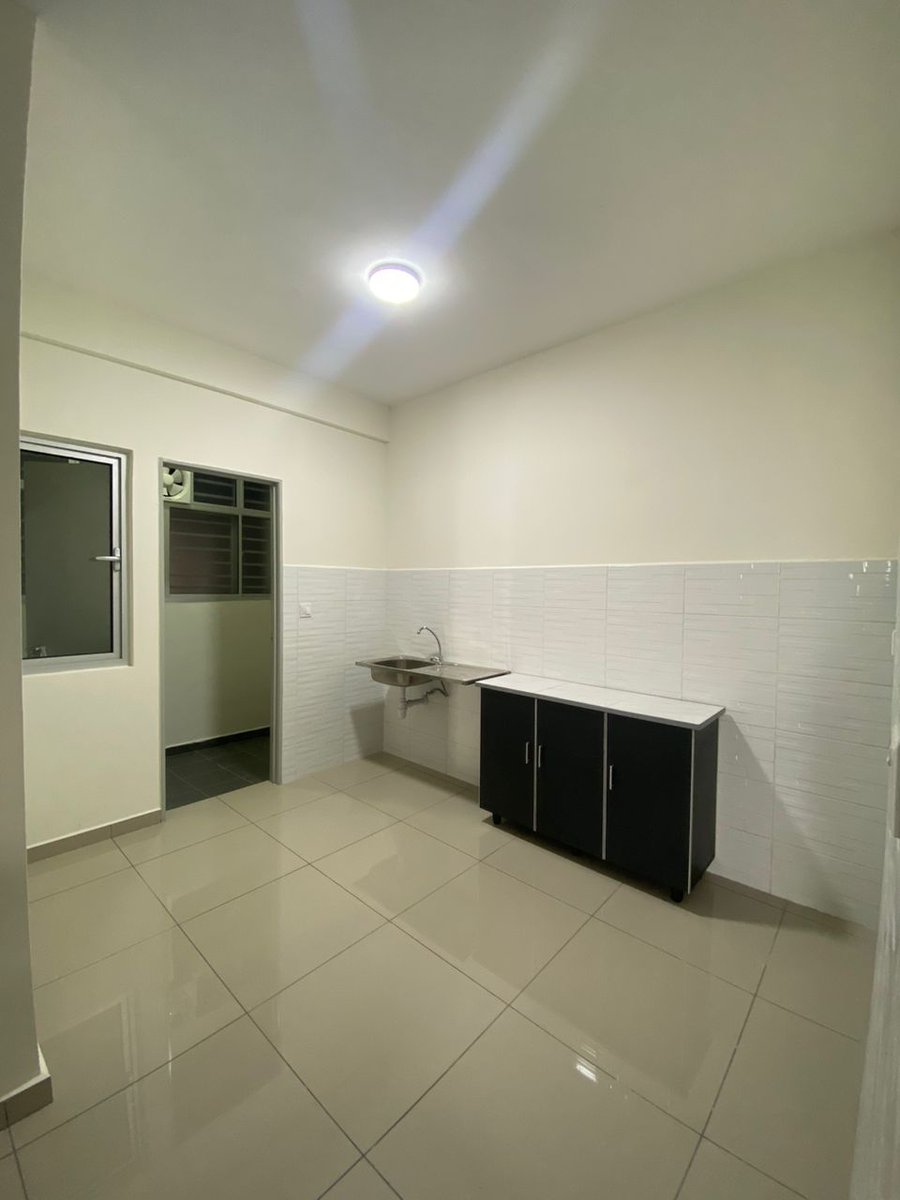 faeezza's tweet photo. Anyone looking for rumah sewa nearby KL area Selayang/Kepong, please contact me. 
Partially furnished new unit, 3 rooms 2 bathrooms, available July onwards. 
Rental: RM 1400 including maintenance https://t.co/fRybSEY5qw