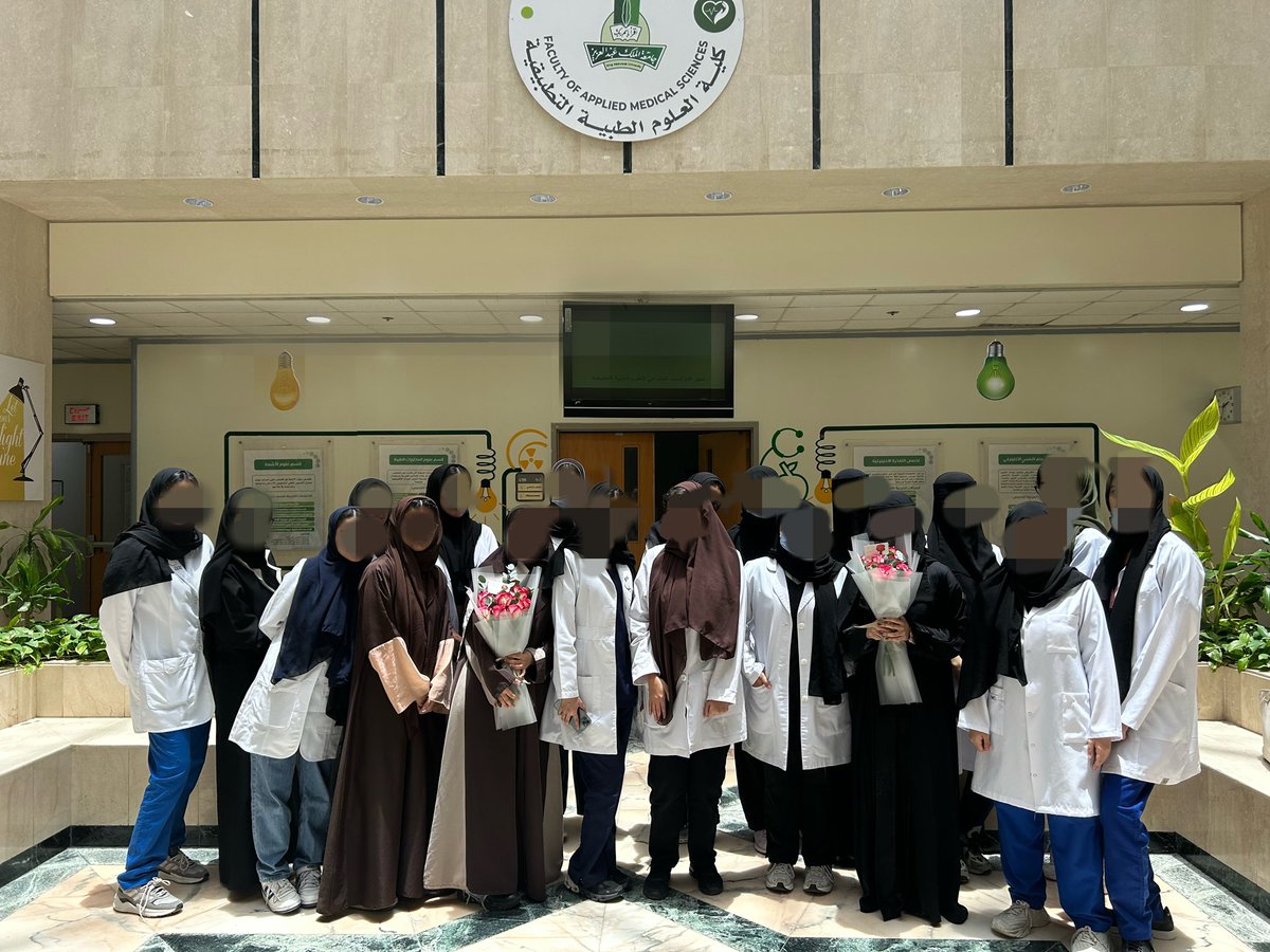 Lab23Mls's tweet photo. الحمدلله ما انتهى دربٌ ولا اختُتم جهدٌ ولا تم سعي إلا بفضله ومنّته ✨
إجازة سعيدة للجميع❤️‍🩹

2nd year is doone✅
🥳
#LAB23 https://t.co/O1tHk7jGNL