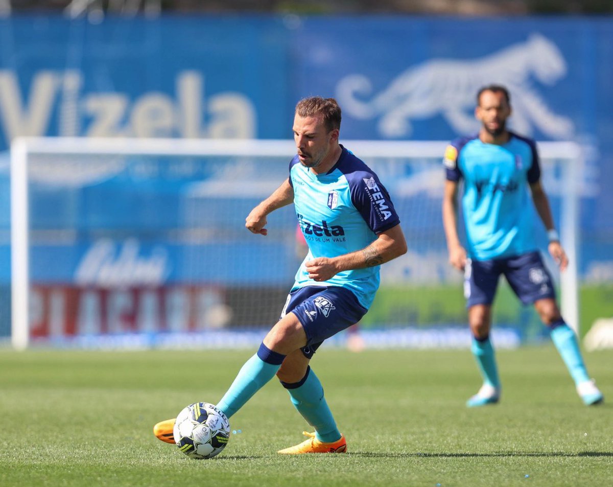 Samu serait le premier transfert de la saison ! Le milieu de terrain qui évoluait à Vizela devrait nous rejoint libre de tout contrat ! 

(<a href="/ojogo/">O Jogo</a>)

#PaixãoePropósito #VitoriaSC