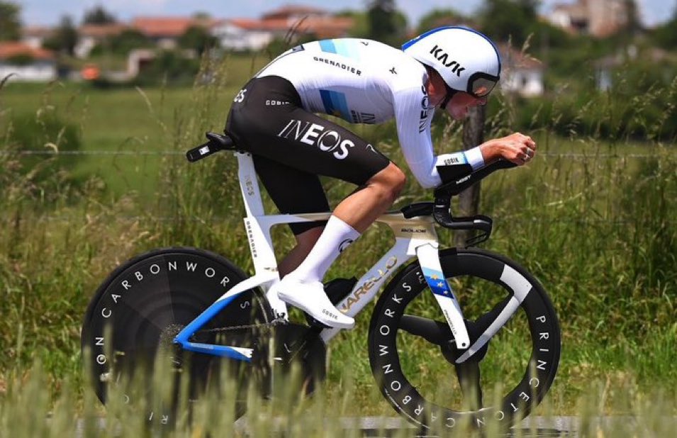 #Dauphiné 🇫🇷 / 🇬🇧 Joshua Tarling (IGD) avec sa tunique de champion d’Europe, ça roule très vite ! #LesRP 🔜 Vers son deuxième succès sur un chrono en World Tour. 📷 ASO