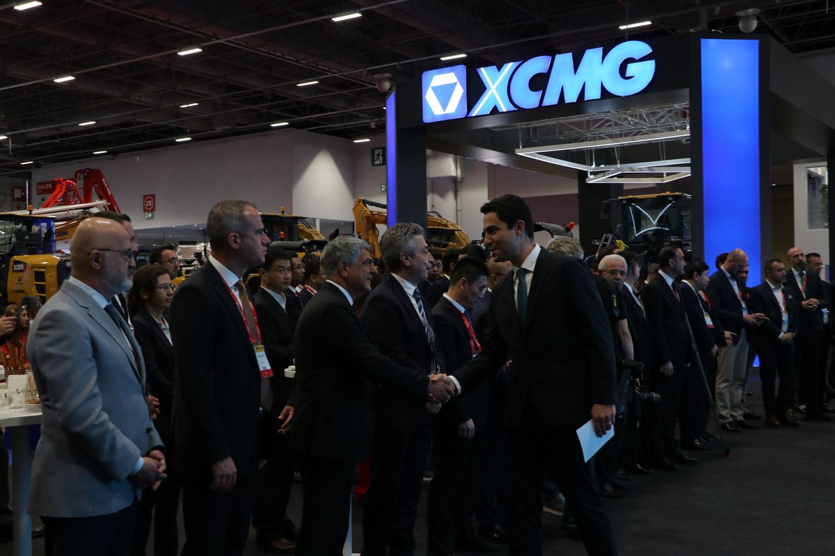 Komatek Fuarında, İBB Başkan Danışmanı ve İBB Sanayi ve Ticaret Platformu Başkanı Dr. Mehmet Çakılcıoğlu ile XCMG markasının fuar açılış töreninde bulunduk. Aynı zamanda Genel Sekreterimiz Oğuz Yusuf YİĞİT açılış töreninde konuşmacı olarak yer aldı.