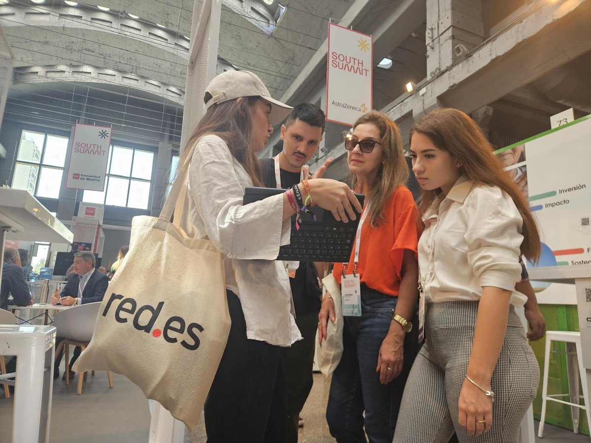 redpuntoes's tweet photo. 👨💻 ¡A pleno rendimiento desde @south_summit con los dinamizadores de la Plataforma ONE!
📍 ¡Visítanos en el estand 113 de @SEDIAgob y @mintradigital!
🚀 ¡Te esperamos en el punto de encuentro del ecosistema emprendedor en España!
#ONE24
#PlanDeRecuperación #NextGenerationEU https://t.co/CbW4iYT2TH