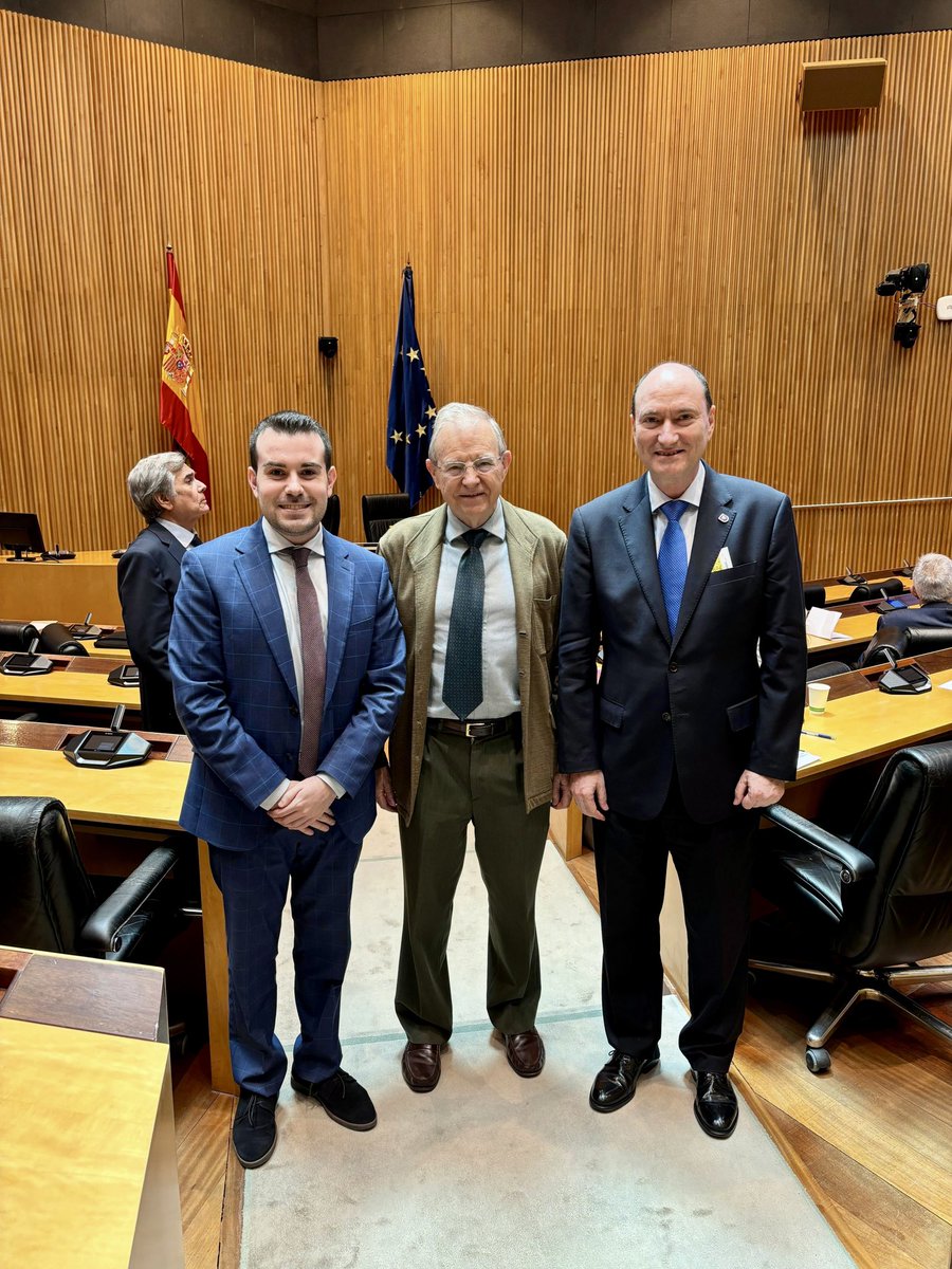 geosede_'s tweet photo. GEOSEDE ha tenido el placer de asistir a la I Jornada de Encuentro de las Asociaciones de Seguridad y Defensa celebrada en el Congreso de los Diputados durante el día de ayer. 

¡Muchas gracias por la invitación @mariancaracuel y @ADESyD2011! https://t.co/UNPr0VyFMZ