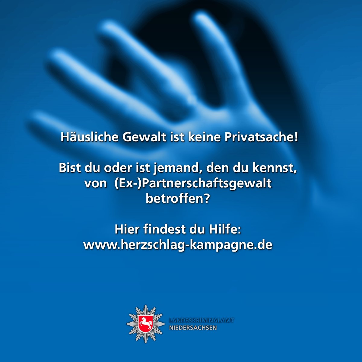 „Frauen sind immer die Opfer und Männer die Täter.“ 
– FALSCH! Auch Männer können Opfer von Gewalt im häuslichen Umfeld werden. 
Weil Gewalt gegen Männer jedoch ein gesellschaftliches Tabuthema ist, schätzen viele ihre eigene Situation falsch ein. 
#polizei #prävention