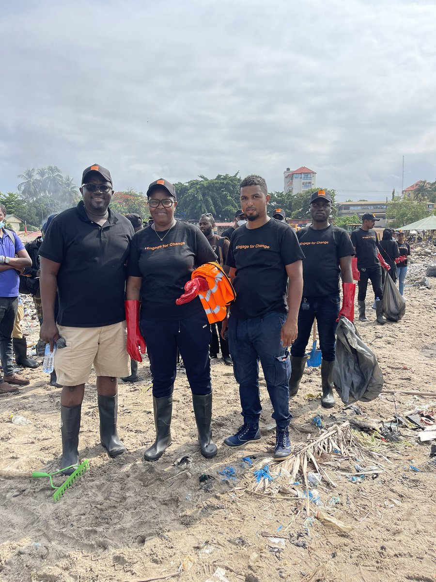 #journeemondialedelenvironnement

Les salariés d’<a href="/orangeguinee_gn/">Orange Guinée</a> participent à l’action citoyenne d’assainissement de la plage de la jetée  🇬🇳 

#OrangeEngageforChange #ProudtoBeOrange !

<a href="/Marwabek_tn/">Marwa</a> <a href="/orangeguinee_gn/">Orange Guinée</a>