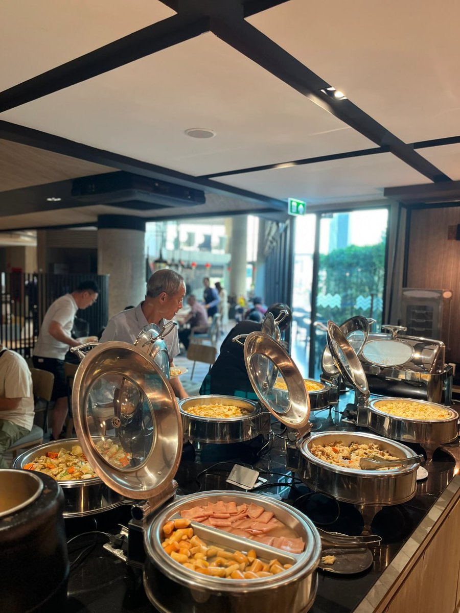 jb41euphemiah's tweet photo. I haven't eaten in a long time, so I went to eat a Thai traditional breakfast🍝🍝 https://t.co/Chxo9bFrpu