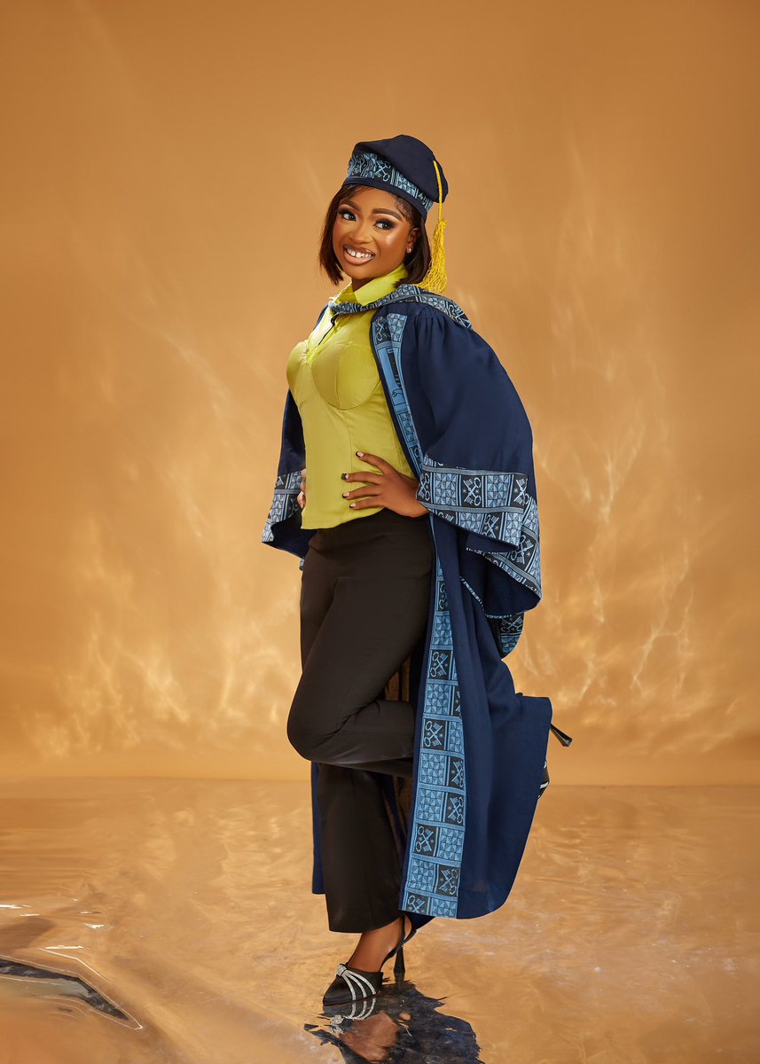 diiolar_'s tweet image. Graduated and it feels so good🎓🎉❤️
Cheers to the next chapter🍾🎓 

#LASU27thConvocation #classof2023 #graduate