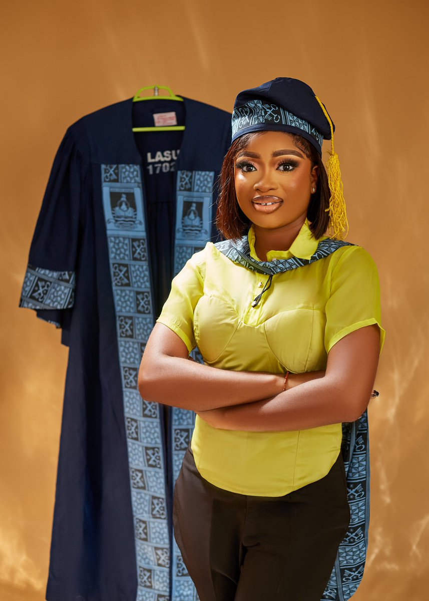 diiolar_'s tweet image. Graduated and it feels so good🎓🎉❤️
Cheers to the next chapter🍾🎓 

#LASU27thConvocation #classof2023 #graduate