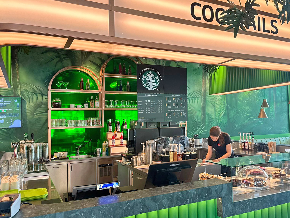 WalibiHolland's tweet photo. De officiële opening is zaterdag 15 juni, maar vanaf vandaag kun je als gast al genieten van de wereldse smaken in Yummy Tummy! 🍽️ Probeer ook eens de nieuwe drankjes en snacks. 😋 Kijk voor meer informatie op https://t.co/HYFzQnL8l4 #walibiholland #yummytummy #playground https://t.co/BjN2UebFcc