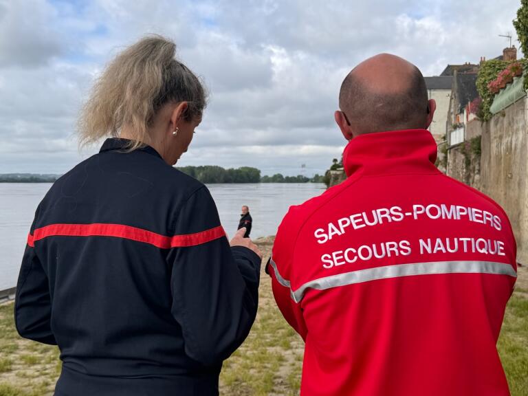 Prefet49's tweet photo. 🔥#RelaisDeLaFlamme à Ingrandes-le-Fresne-sur-Loire 

👉 Un évènement festif et populaire sécurisé grâce à la mobilisation exceptionnelle des acteurs de la sécurité au sens large : gendarmes, sapeurs-pompiers, et associations agréées de sécurité civile
👏Bravo et merci à tous https://t.co/O8AfBMEIwg