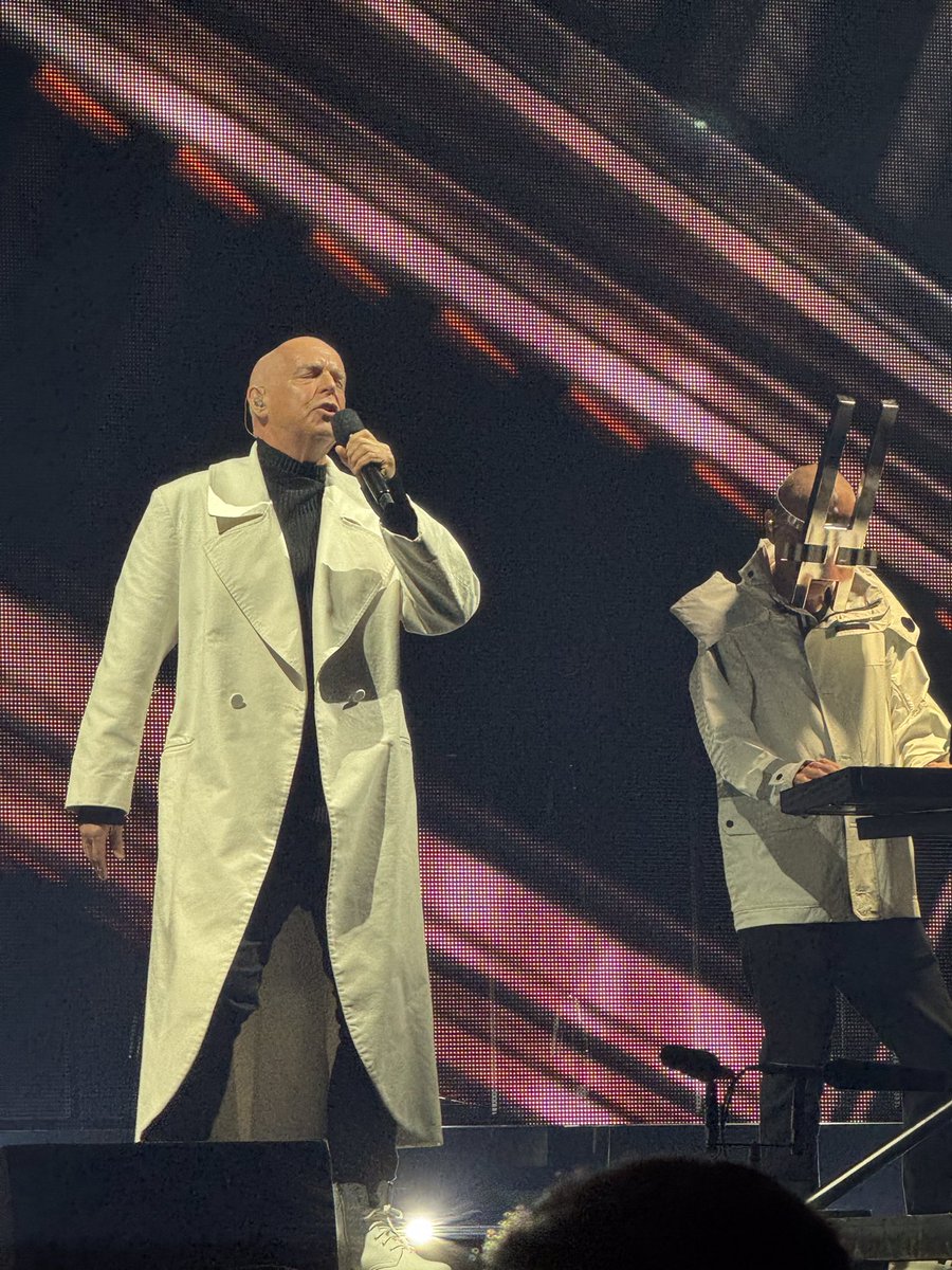 Gmac0872's tweet photo. Pet Shop Boys, Ovo Hydro June 2024 #petshopboys https://t.co/CDx5BlVtz7