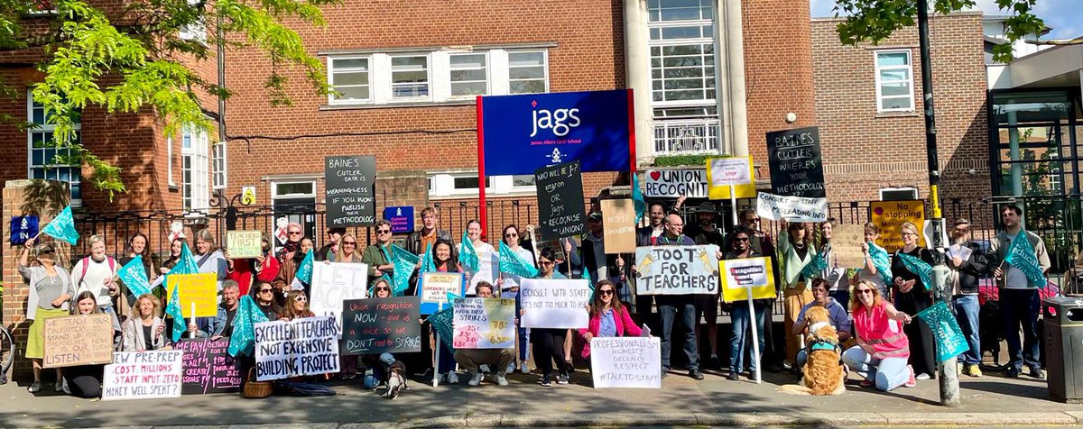NEUindeSector's tweet image. A strong picket line at JAGS again this morning. It shows the strength and determination of the staff to reach a just outcome.
Hopefully it will encourage the governors to turn up to meetings with the staff representatives.
Talks are needed to settle the dispute.
#ValueEducators