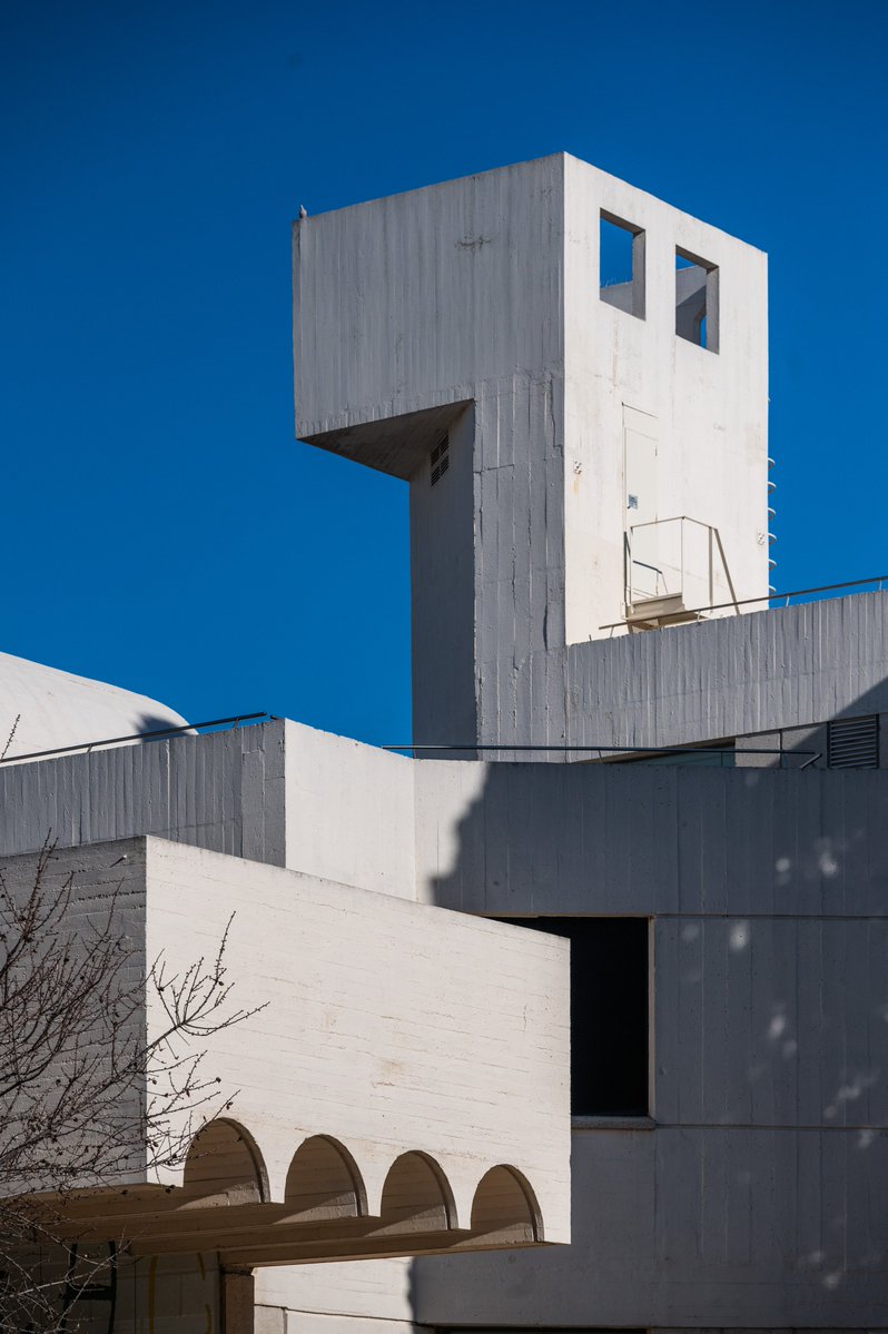 fundaciomiro's tweet photo. ✨ Vine al #SolsticiSert aquest diumenge! ✨

🏛️ Una oportunitat única de contemplar l'#arquitectura de l'edifici de la #FundacióMiró amb llum natural, tal com Sert la va concebre.

👓 Això sí, et tocarà matinar: obrirem de 6 a 9 h del matí. https://t.co/TKO3abK3Yk https://t.co/ZuizqzBVBm