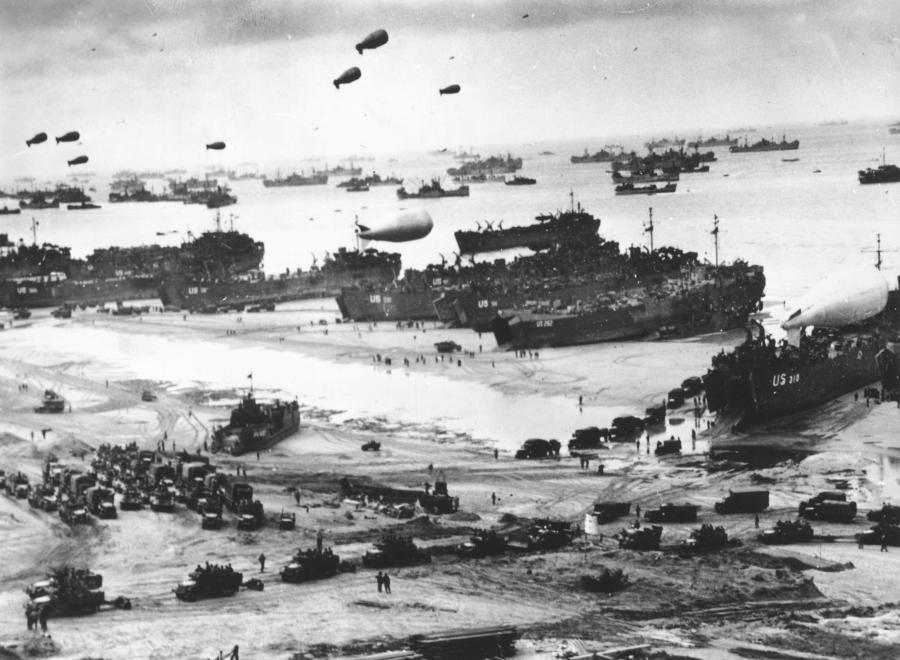 Tomorrow (6 June) at 9.15pm, communities across the UK will be lighting beacons to mark the 80th anniversary of the D-Day landings. We will be lighting ours at Lyric Square in Hammersmith. Everyone is invited to join this free event - details here: lbhf.gov.uk/events/d-day-c…