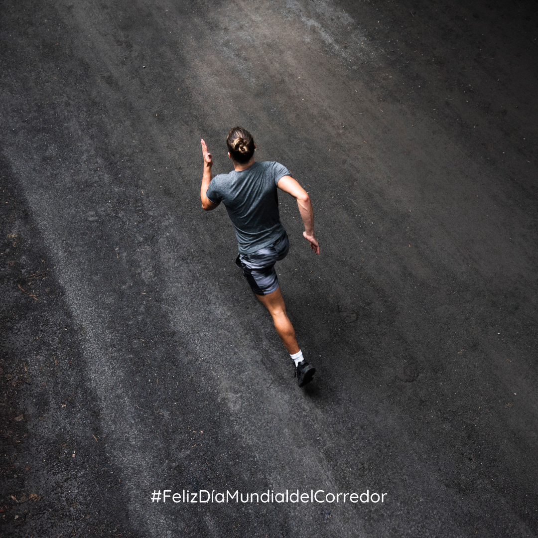 ¡Feliz Día Mundial del Corredor! 
Somos expertos en la preparación de corredores de todos los niveles, desde principiantes hasta profesionales
¡Ven y descubre la diferencia que puede hacer un enfoque integral y personalizado en tu entrenamiento!