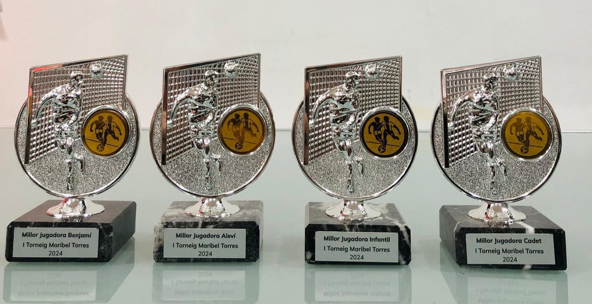 TROFEUS
PARTICIPACIÓ
🏆🏆🏆🏆

#play #play2015 
#trofeus #medalles #copes #resines #vidres #plaques #torneig #campionat #cloenda #celebració #record #participació