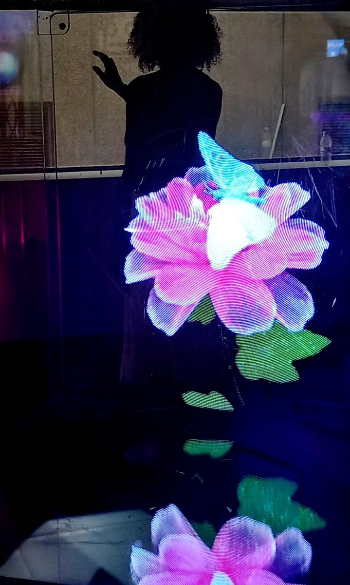 LAdeSoria's tweet photo. Virtual Reality... https://t.co/X631b8gF61