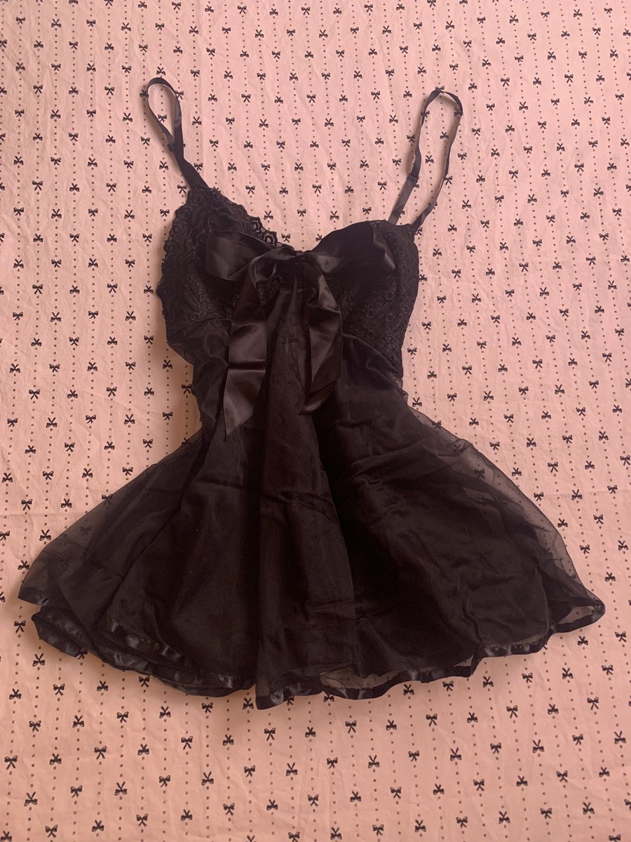 DemsGemz's tweet image. ✨Online thrifting mail time! This Gem came from Mercari! 🏴‍☠️💎🖤

#Onlinethrifting #Thrifting #Mercari #mailtime #slipdress #onlineshopping #treasure #Secrettreasures #black #darkromantic #Happyonlinethrifting