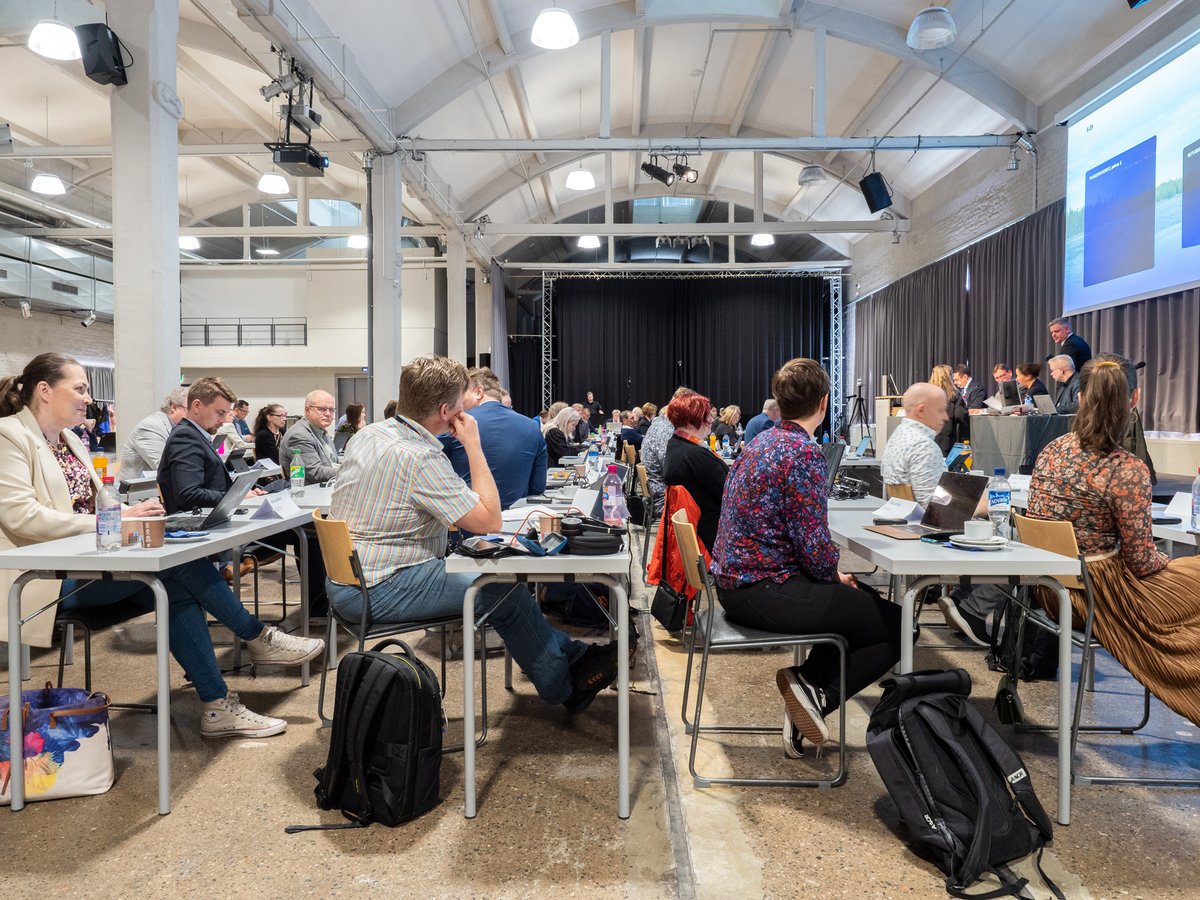 Aluevaltuustomme kokoontuu kevätkaudella vielä ennen kesätaukoa 10.6. 
Esityslistalla on painavaa asiaa kuten tilinpäätös. 
Kokousta voi jälleen seurata striiminä.
Lue lisää kokouksessa käsiteltävistä aiheista 👇
paijatha.fi/kuulutus-paija…