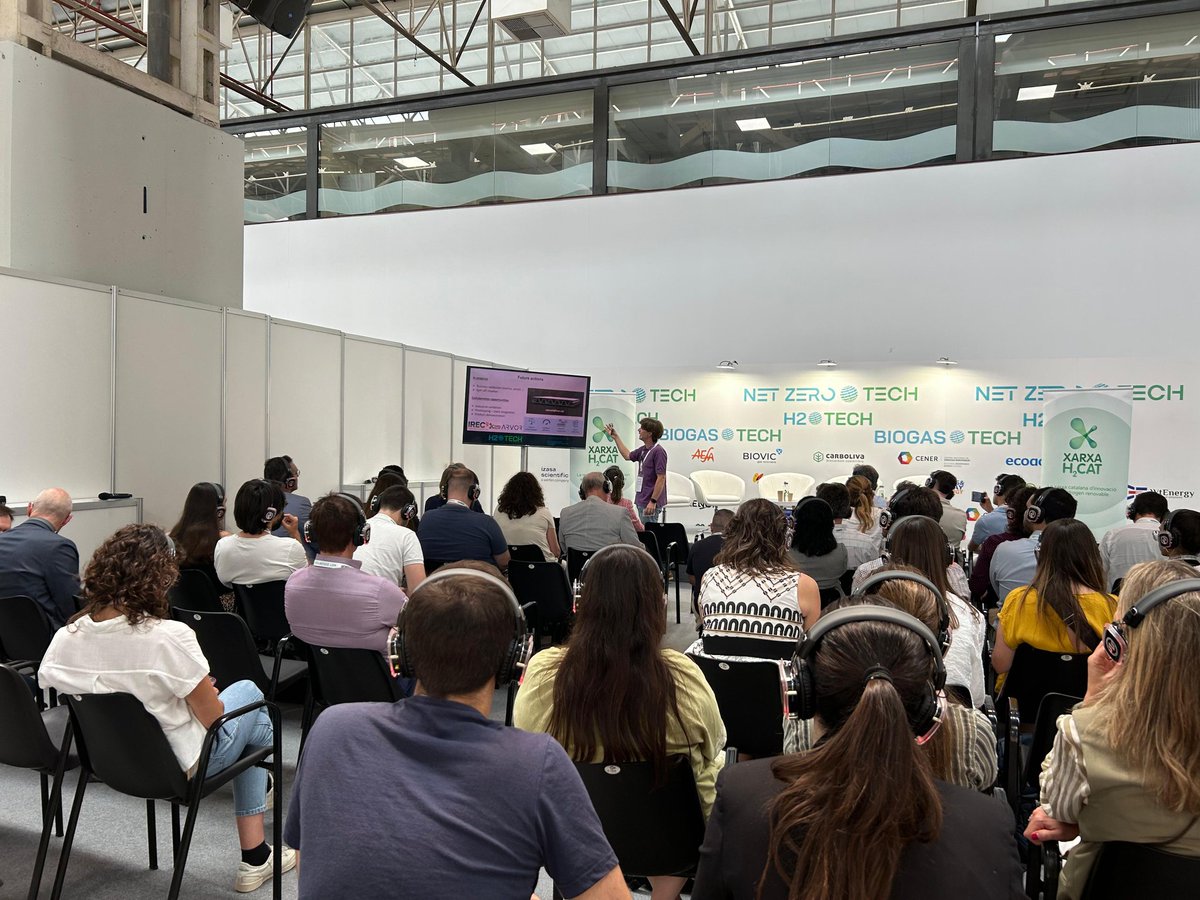 IREC_Energia's tweet image. 🗣Hoy, Marc Torrell nos ha hablado sobre pilas de combustible de óxido sólido #SOFC para movilidad, y las últimas innovaciones tecnológicas desarrolladas en el departamento @atlab15 de @IREC_Energia 
📍Foro @FeriaNetZero #H2Tech coordinado por @xarxaH2CAT 
#IRECevents