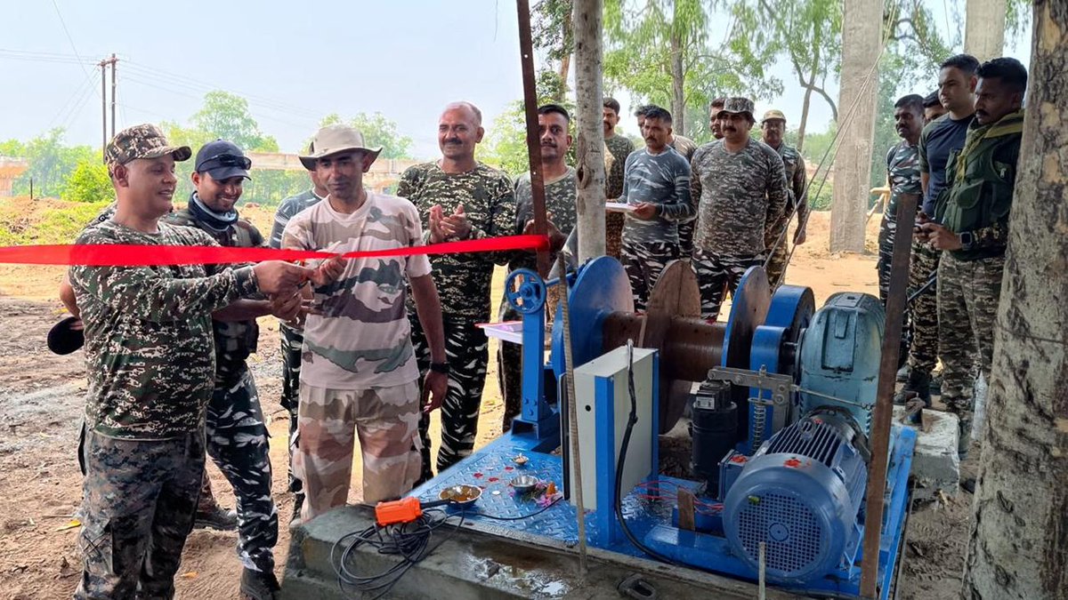 CTGSECTORCRPF's tweet photo. In an exceptional display of inter-CAPF camaraderie, ITBP constructed  a 200-meter ropeway across Chintavagu river within 30 days, in core Naxal area of Bijapur.
This development is a huge morale booster to the CRPF troops &amp; the locals during monsoons. 
Thank you ITBP! https://t.co/RpyqLCpqnA