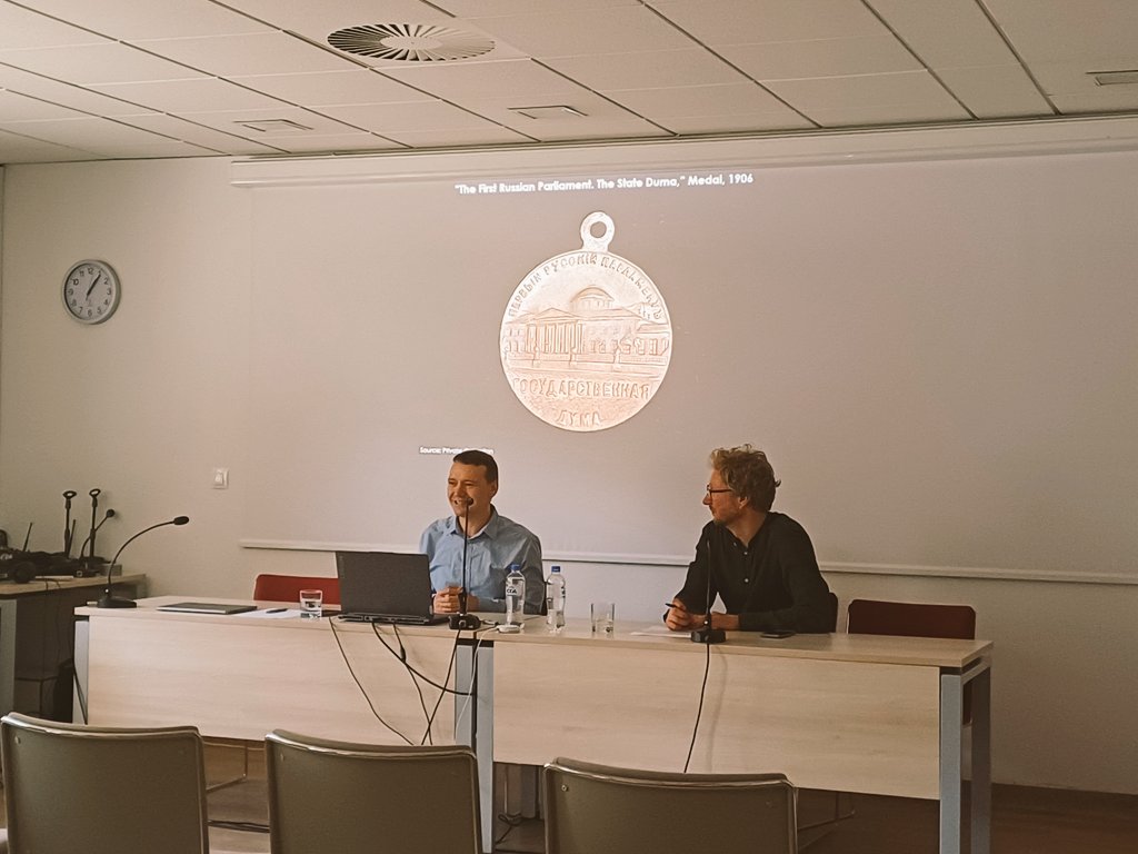 Dr. Ivan Sablin in action! 📖Presenting his book "Parliaments in the Late Russian Empire, Revolutionary Russia, and the Soviet Union."🏫