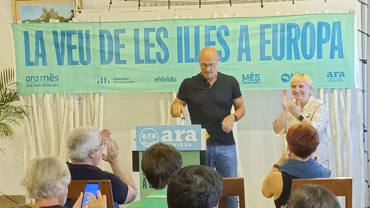 A #Eivissa amb <a href="/raulromeva/">Raül Romeva i Rueda</a> i @mercetxu 
Ara toca <a href="/aramesIB/">arames</a>-#AraRepúbliques