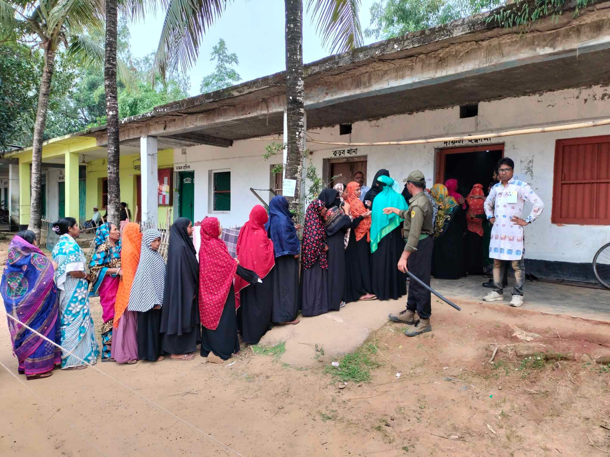 টাঙ্গাইলের চারটি টি উপজেলা নির্বাচনের ভোট গ্রহন চলছে