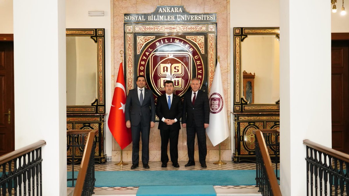 Ankara Sosyal Bilimler Üni Rektörü ve Türkiye Yazarlar Birliği Genel Başkanı Prof.Dr. Musa Kazım Arıcan hocamızı ziyaret ettik. İkinci rektörlük döneminde de hayırlı hizmetlerde bulunacağına inancımız tamdır. Hoş sohbeti için kendilerine teşekkür ediyor, başarılar diliyoruz.
