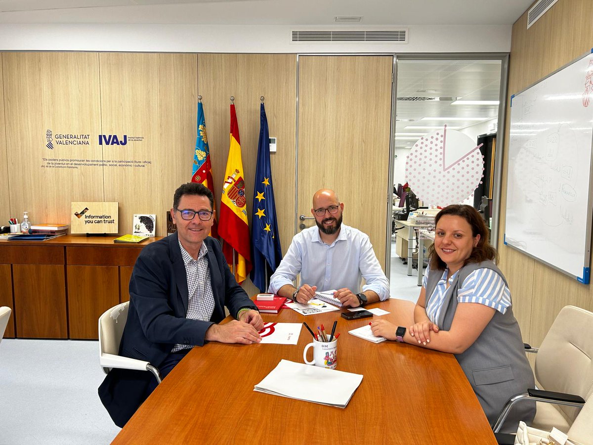 GVAivaj's tweet photo. 🫶 Des de l'#IVAJ treballem en una nova via de comunicació juvenil i formació conjuntament amb l'equip d'Inserta Empleo de @Fundacion_ONCE
El nostre director, @_VRipoll, s'ha reunit hui amb l'entitat per tal de posar-nos al dia quant al servici d'ocupació, orientació i formació ocupacional que duen a terme.
Amb moltes ganes d'iniciar esta col·laboració!