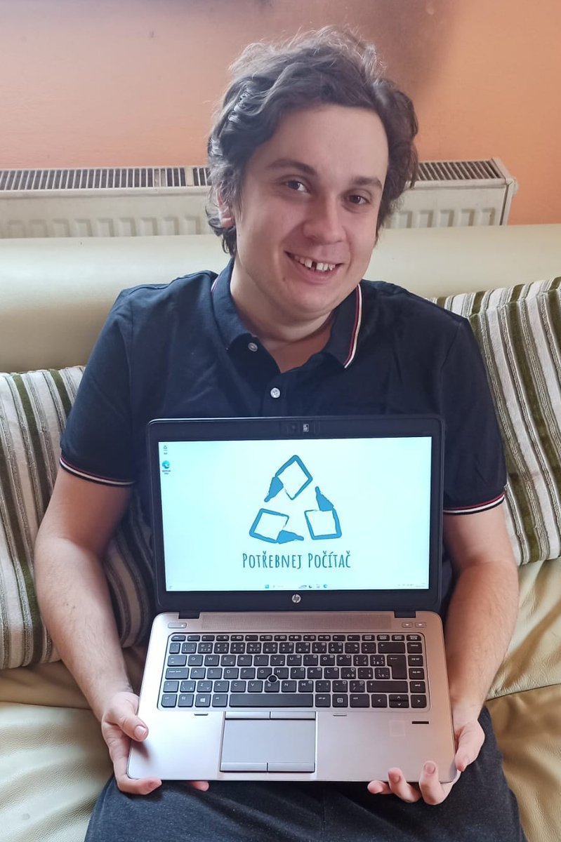 PPocitac's tweet photo. Ve spolupráci s UK Pointem jsme předali čtyři další notebooky ke studijním účelům čtyřem studujícím Univerzity Karlovy, kteří pobírají sociální stipendium.

Za spolupráci moc děkujeme a držíme palce, ať stroje poslouží studentům co nejlépe! https://t.co/ZB27kso0xa