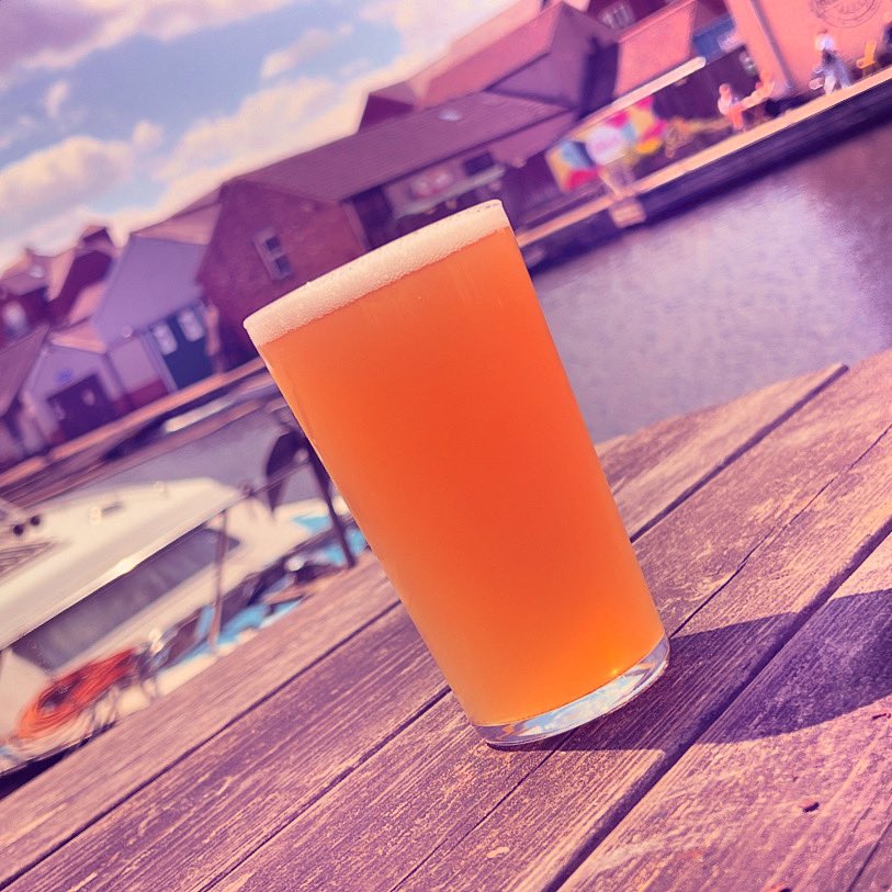 The sun is shining, the taproom is open all day and we have two new hazies on tap!
.
‘Spitting Feathers’ - 4.0% Hazy Pale - Dryhopped with Citra, Mosaic and a dash of Bru-1! 🦆
.
‘Human Mycelium’ - 3.4% Session Pale - Dryhopped With Motueka, Nelson Sauvin &amp; Citra! 🍄
.
☀️😋🍻🤟