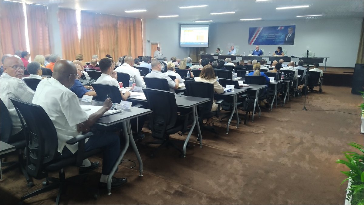 Se debe elevar la eficiencia y el control, lograr mayor satisfacción de los clientes, fortalecer la preparación y capacitación de los trabajadores, defender los atributos que hacen de #Cuba un destino único y continuar buscando alternativas ante la compleja situación del país.