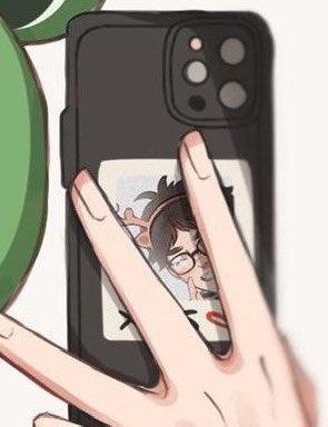 mugiwaraaya's tweet photo. frog hat bokuto featuring his phone case w akaashi’s photo 💜 https://t.co/QJbm4vsKve