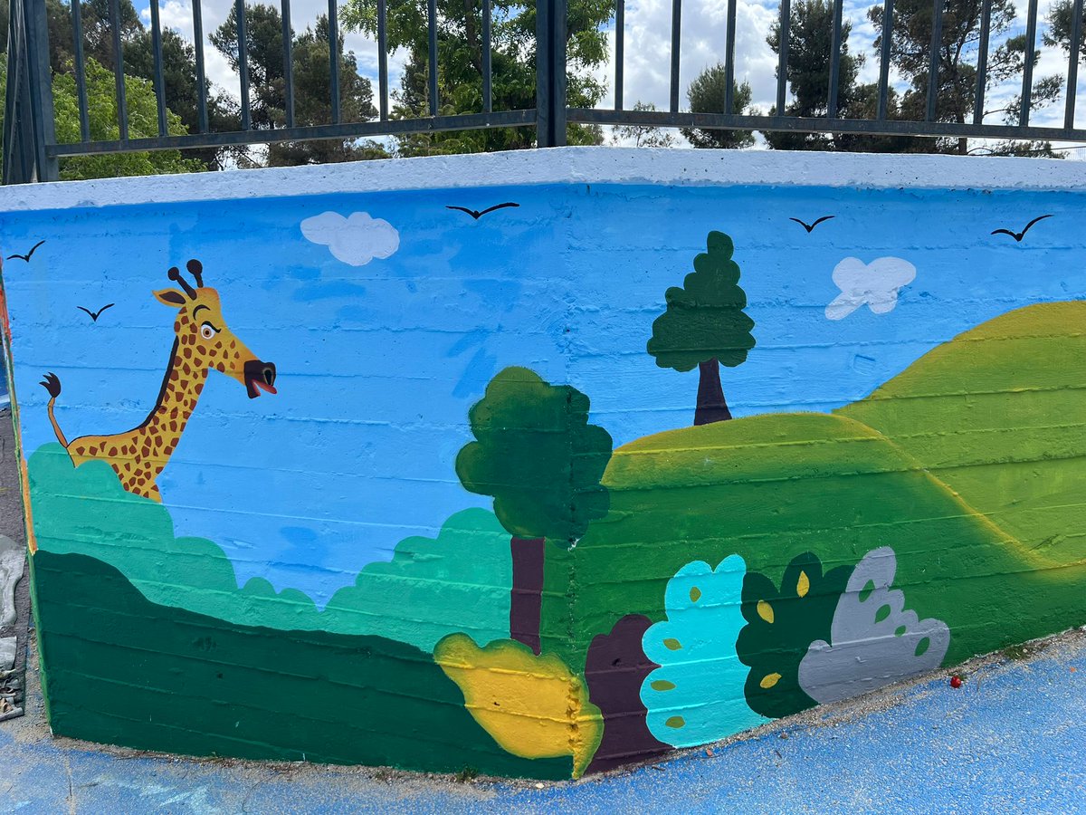 UDCCiudadLineal's tweet photo. Aquí os mostramos el gran trabajo que han hecho las personas operarias de la UDC Ciudad Lineal en el CEIP Gandhi. Unos artistas!! 😍@MADRID @AsocElOlivar @JMDCiudadLineal @CEIPGandhi1 https://t.co/fQDHNKlpxu