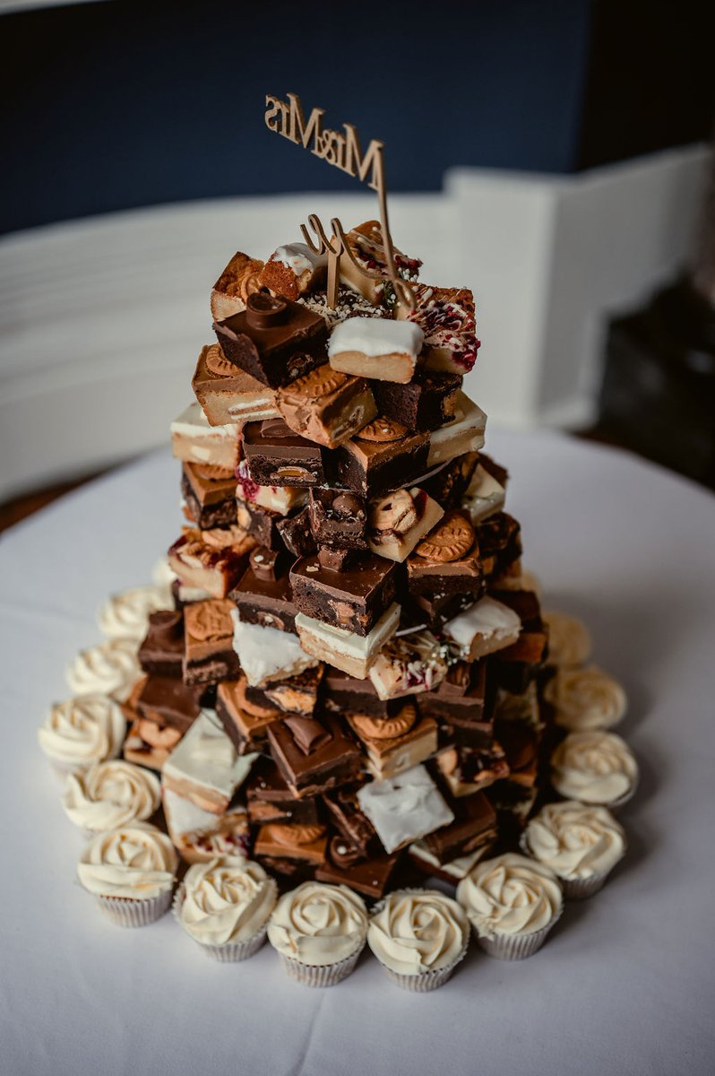 RushpoolHall's tweet image. We love this idea instead of a traditional wedding cake 🧁 Treat towers for the win 💖

📸 @Ryan_ether_photography

To book a tour of Rushpool Hall wedding venue in North Yorkshire pop us a message or email us at weddings@rushpool.co.uk
