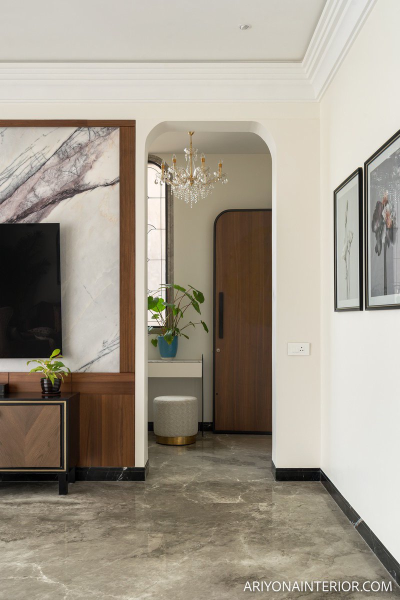 AriyonaInterior's tweet image. This pic is one of my favourite of the foyer. I love how the three arches, of the door, window and entryway, all come together here so beautifully.

Click lttr.ai/ATFXc to see all pics of this foyer.

#FoyerDesign #Entryway